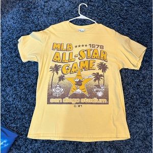 Men’s Padres t-shirt